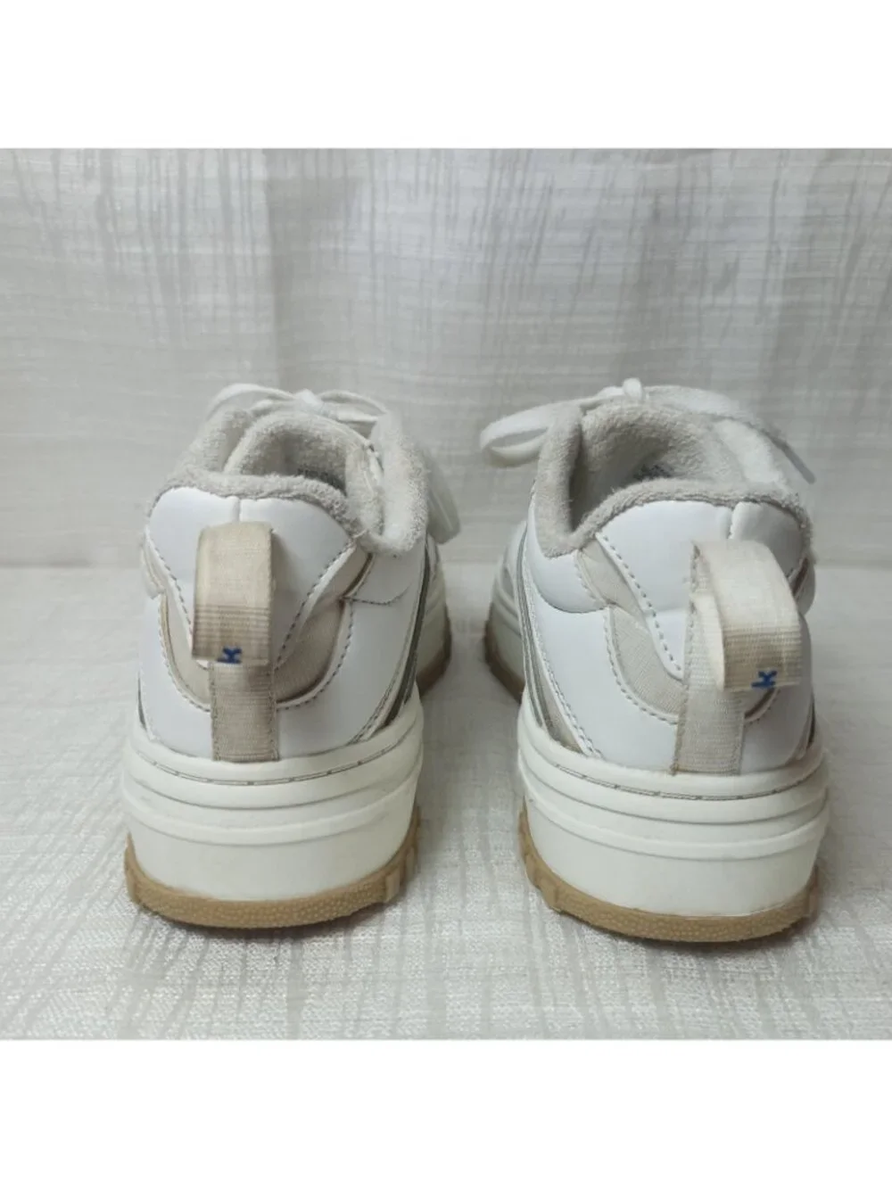 Reebok Reevamp Women's Size 7 White Blue Leather Sneakers FFC0124275